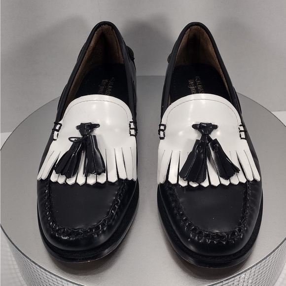 Bass Black and White Leather Loafers size 7 pre
Owned Exellent condition